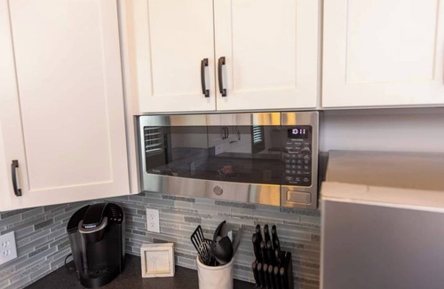 New Richmond Apartment | Black Tie Affair - Eloquent Riverfront Experience