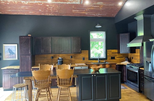 Golden Valley Cottage | Black Timber Lakehouse ~ Luxury Rustic Cottage on Beautiful Jack's Lake