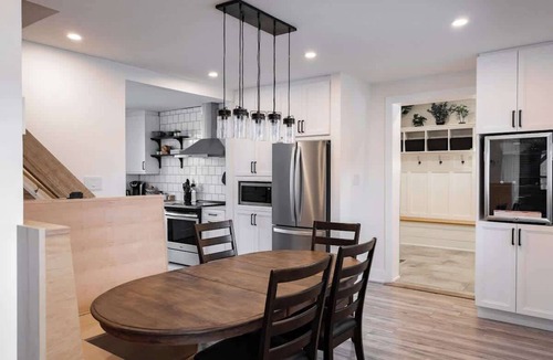 Calabogie House | Black Timbers Getaway-Central to Skiing