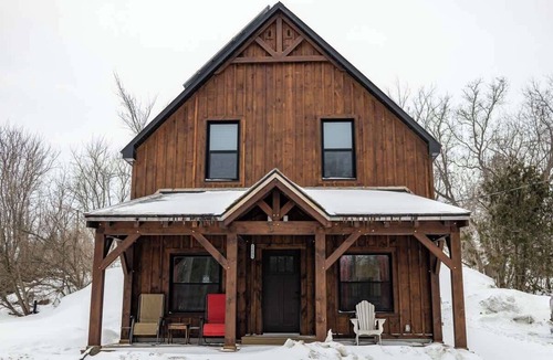 Calabogie House | Black Timbers Getaway-Central to Skiing