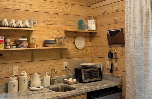 Spring City House | Black Tupelo-A Peaceful space