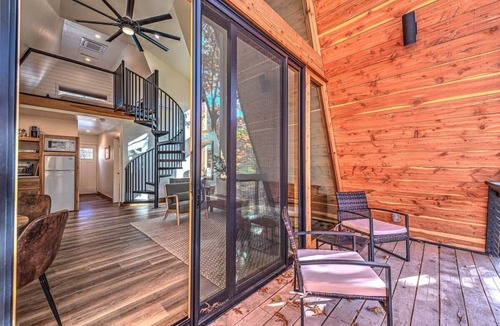 Rogers House | Black Walnut Bungalow-Cozy Forest A-frame near Bentonville