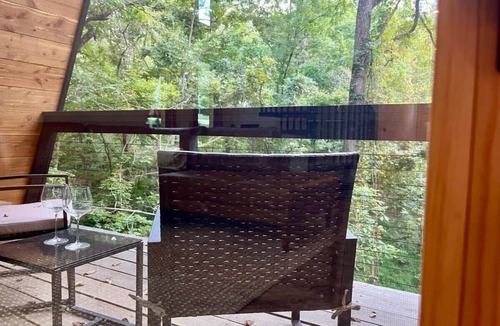 Rogers House | Black Walnut Bungalow-Cozy Forest A-frame near Bentonville