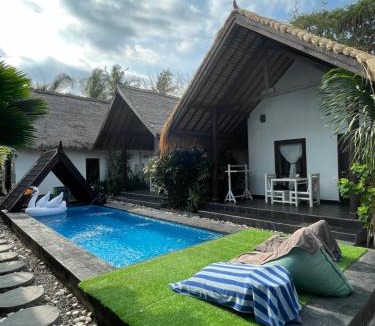 Gili Trawangan Resort | Black & White Cottages