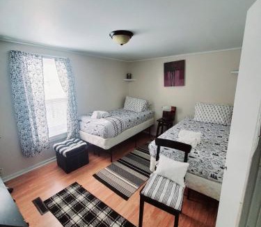 New Haven House | Black-white Rm By Yale U