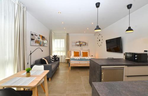Bale Apartment | Black & White Studios