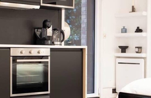 Gif-sur-Yvette Apartment | Black & White Suite | Sauna & Jacuzzi