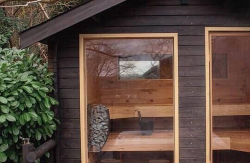 Gif-sur-Yvette Apartment | Black & White Suite | Sauna & Jacuzzi