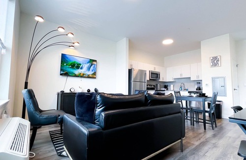 Bound Brook Apartment | ★Black & White Themed| 1BD/1BA|Parking★