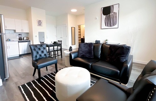 Bound Brook Apartment | ★Black & White Themed| 1BD/1BA|Parking★