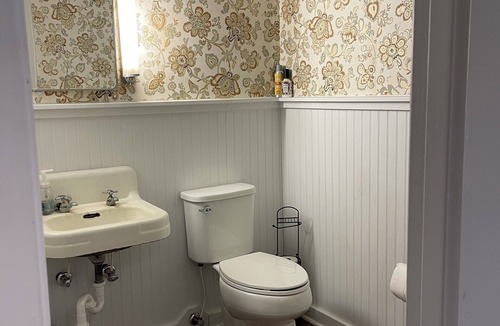 Townsend Cottage | Blackbeard Creek Cottage: Secluded & Waterfront