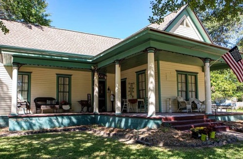 Lindale House | Blackberry Manor in Lindale TX