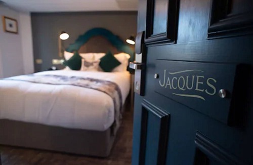 Earl's Court Hotel | Blackbird