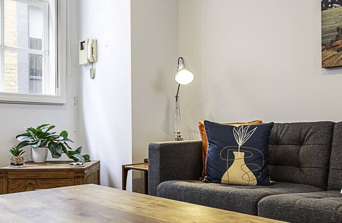 Queenhithe Apartment | Blackfriars Printhouse Retreat