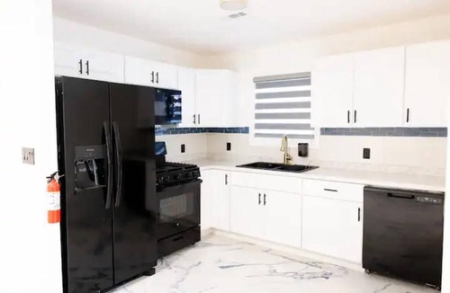 Irvington Apartment | Blackhouse II