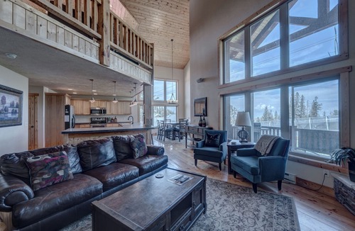 Lead Ski Chalet | Blackmoon 3 BR Chalet at Terry Peak with Outdoor Hot Tub - Sleeps 16