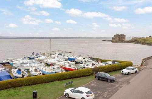 Newton Apartment | Blackness Apartment