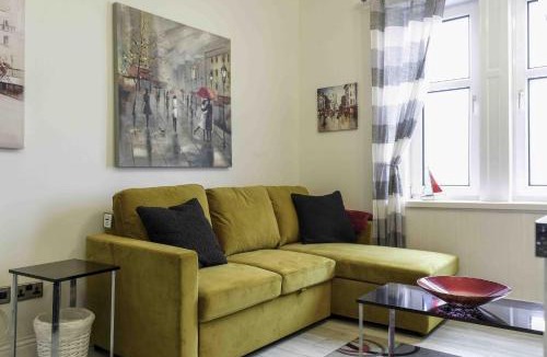 Newton Apartment | Blackness Apartment