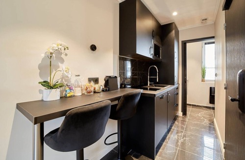 Centre Ville Apartment | Blackpearl-HyperKing Bed CenterSize-Parking Offered