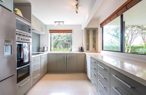 Blackpool House | Blackpool Bayside - Easy Walk to Oneroa