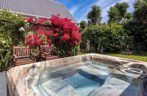 Blackpool House | Blackpool Bayside - Easy Walk to Oneroa