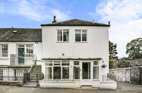 Aberdour House | Blacksand sea view cottage