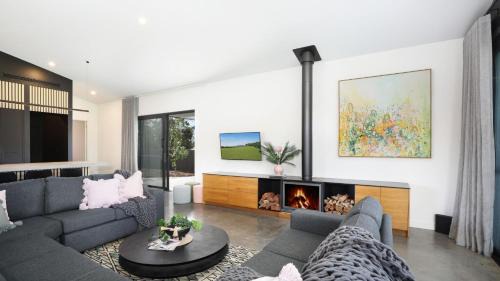 Willow Vale House | Blackwood Manor