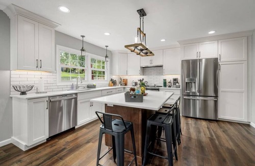 Creve Coeur House | Blair's Pool House - Creve Couer Hot Tub Game Room