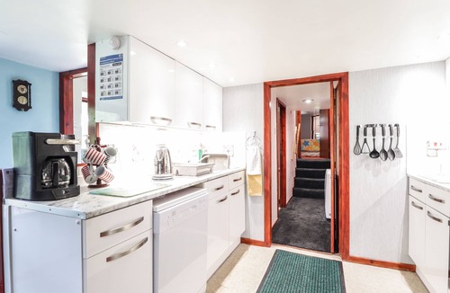 Nethy Bridge Cottage | BLAIRGORM CROFT, pet friendly, with a garden in Nethy Bridge