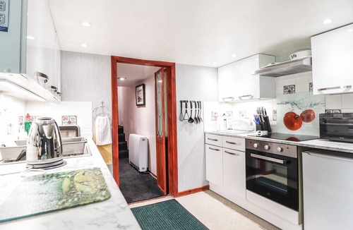 Nethy Bridge Cottage | BLAIRGORM CROFT, pet friendly, with a garden in Nethy Bridge