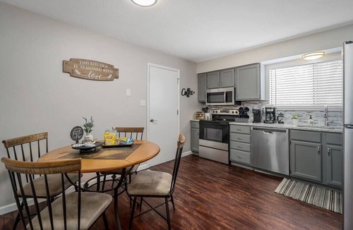 Weldon Spring Heights House | Blairs House 4 Bed 3 Bath - Sleeps 8