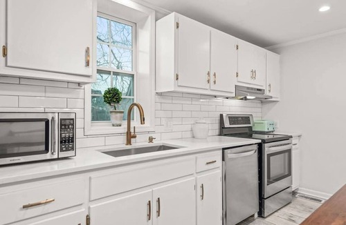 Franklin House | Blakely's Stone Cottage: Walk to downtown Franklin & Civil War Sites