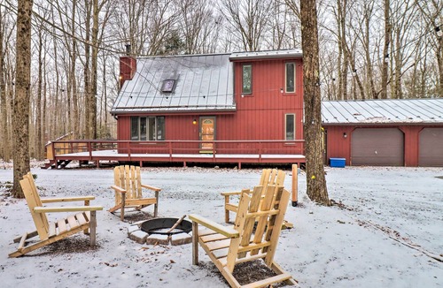 Blakeslee Cabin | Blakeslee Vacation Rental w/ Community Lakes!