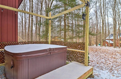 Blakeslee Cabin | Blakeslee Vacation Rental w/ Community Lakes!