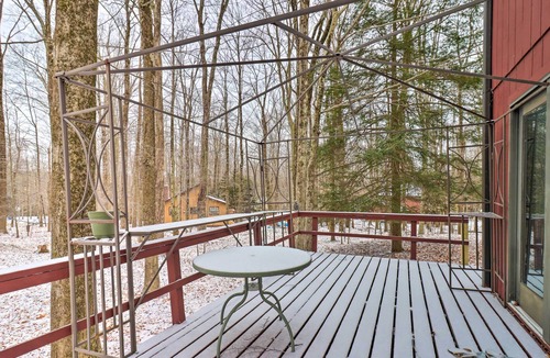 Blakeslee Cabin | Blakeslee Vacation Rental w/ Community Lakes!