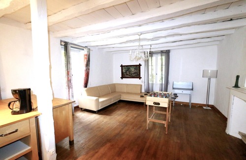 Blanquefort-sur-Briolance House | Blanquefort Woodland Hill Retreat