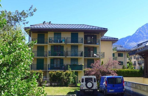 Chamonix City Centre Apartment | Blanc Neige