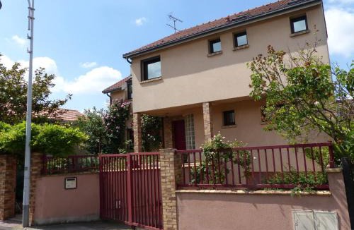 Bagnolet Apartment | Blanche Bagnolet - CI - Calm house for 6 people