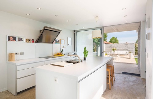 Collonges-au-Mont-d'Or Villa | Blanche - Contemporary architect's house