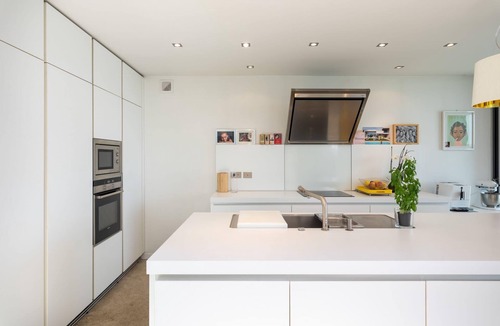 Collonges-au-Mont-d'Or Villa | Blanche - Contemporary architect's house