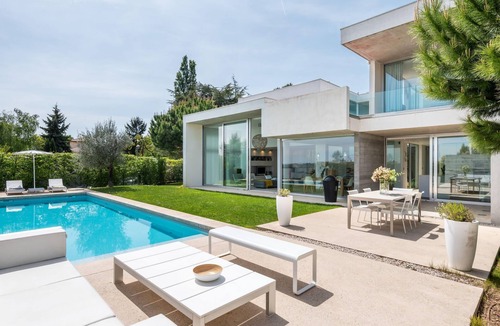 Collonges-au-Mont-d'Or Villa | Blanche - Contemporary architect's house