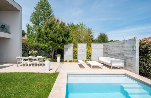 Collonges-au-Mont-d'Or Villa | Blanche - Contemporary architect's house