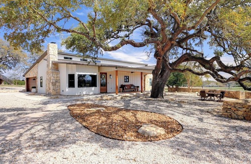 Blanco House | Blanco Hill Country Hideaway