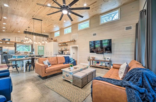 Blanco House | Blanco Riverfront Estate w/2 Homes: 8-Acre Oasis