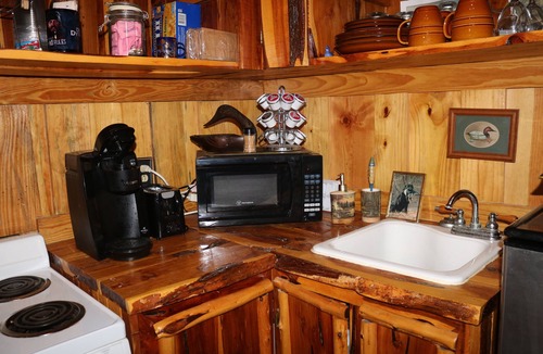 Blanket Cabin | Blanket Salt Creek Ranch cottage on the creek