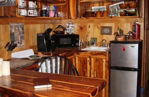 Blanket Cabin | Blanket Salt Creek Ranch cottage on the creek
