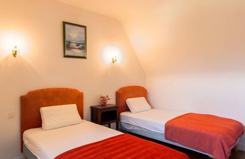 Sizun House | Blaue Hortensie by Interhome