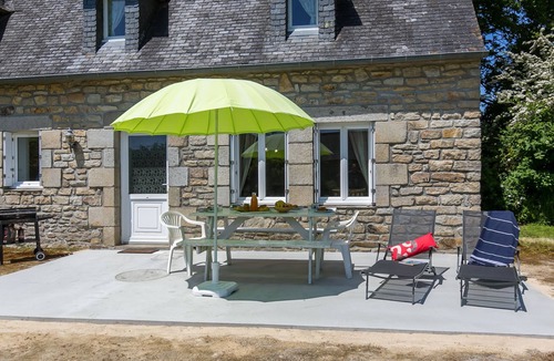 Sizun House | Blaue Hortensie by Interhome