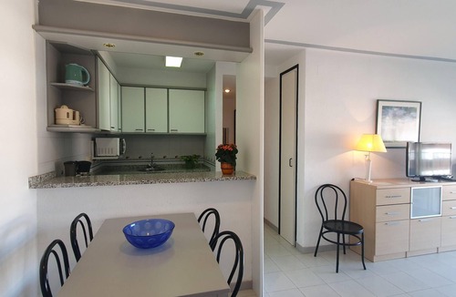 L'Estartit Apartment | Blaumar B38 Estartit apartment rental with pool and air conditioning