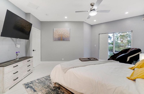 Lauderdale Lakes House | Bleau'tiful Home